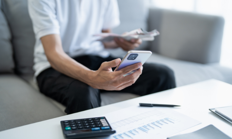How to Track Daily Expenses Using an Expense Manager App